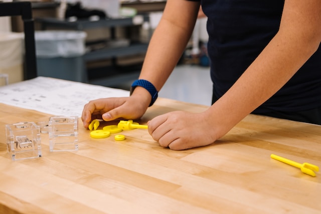 Setting the Stage for Tactile Understanding Kit: Making Tactile Pictures  Make Sense